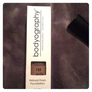 Bodyography Natural Finish Foundation in shade 125